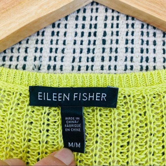 Eileen Fisher Long-Sleeve Organic Linen V-Neck Top - Picture 6 of 7